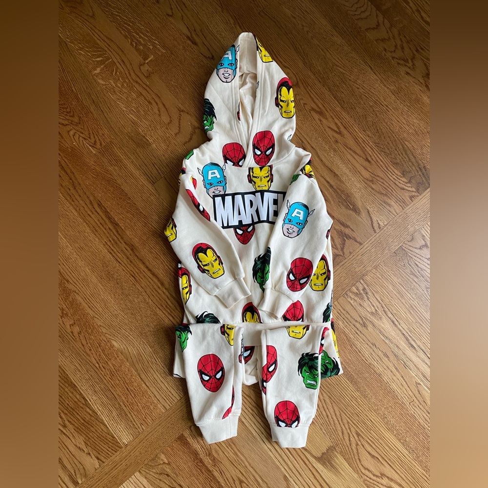 💥 👊🏻💥Marvel magic! Boys matching sweatsuit set